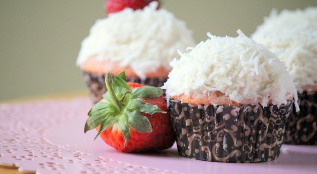 fresh-strawberry-cupcakes-with-vegan-coconut-frosting-3