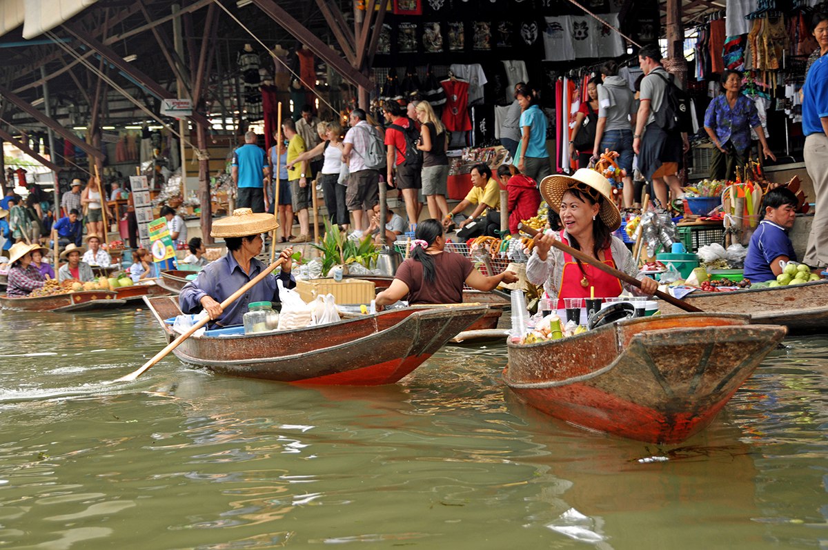 tom yum floating market free